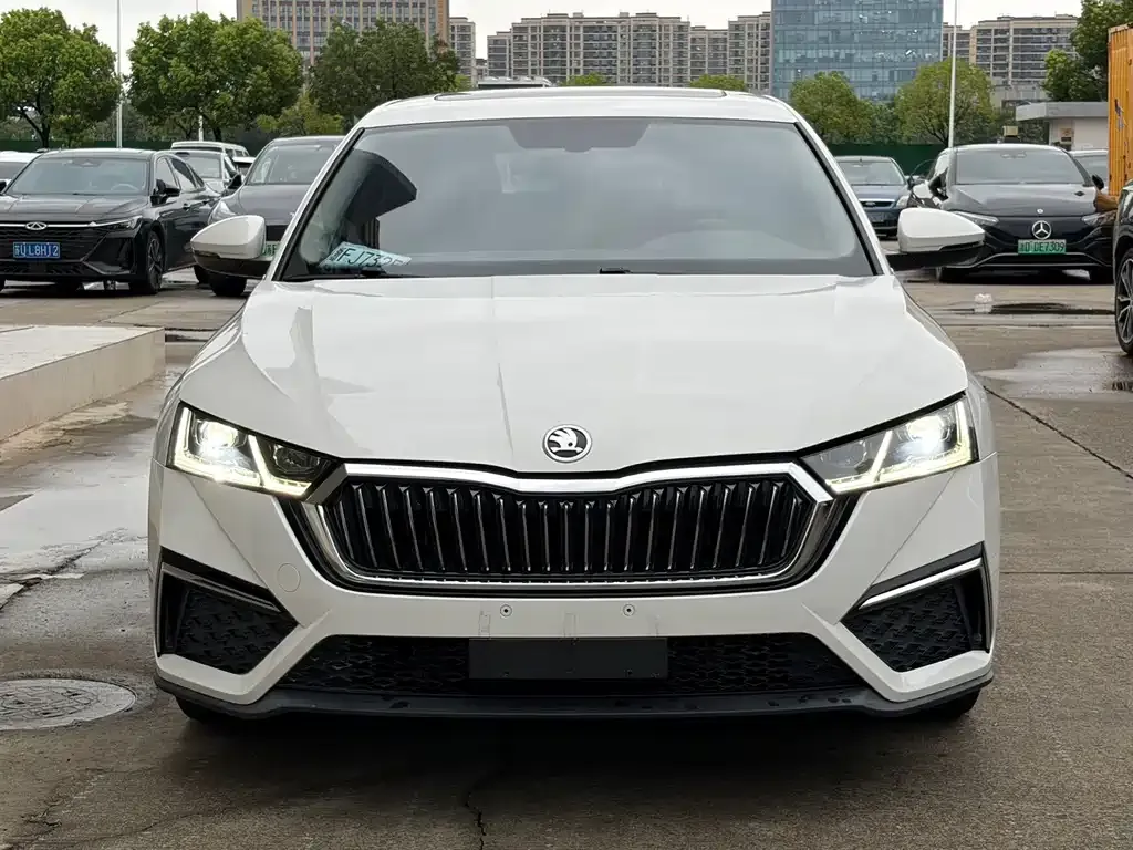 Skoda Octavia — фото 2