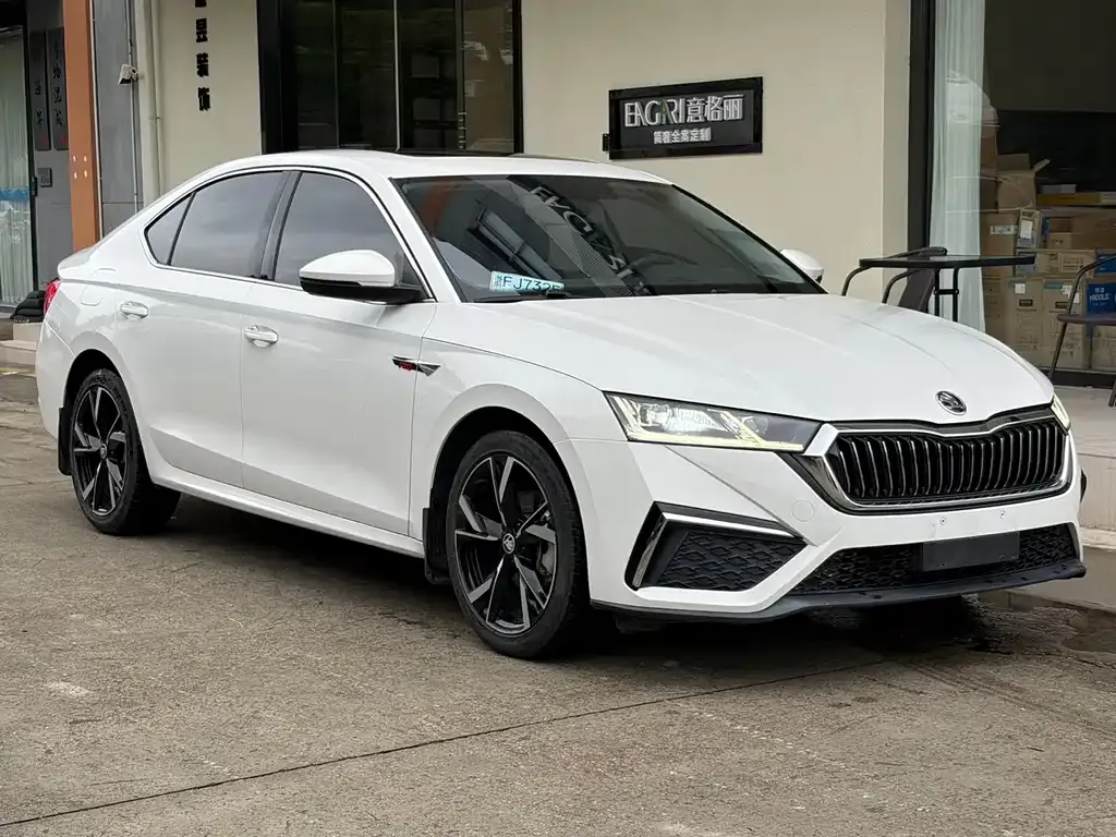 Skoda Octavia — фото 8