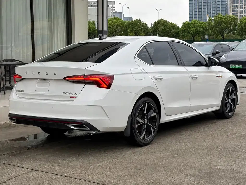 Skoda Octavia — фото 10