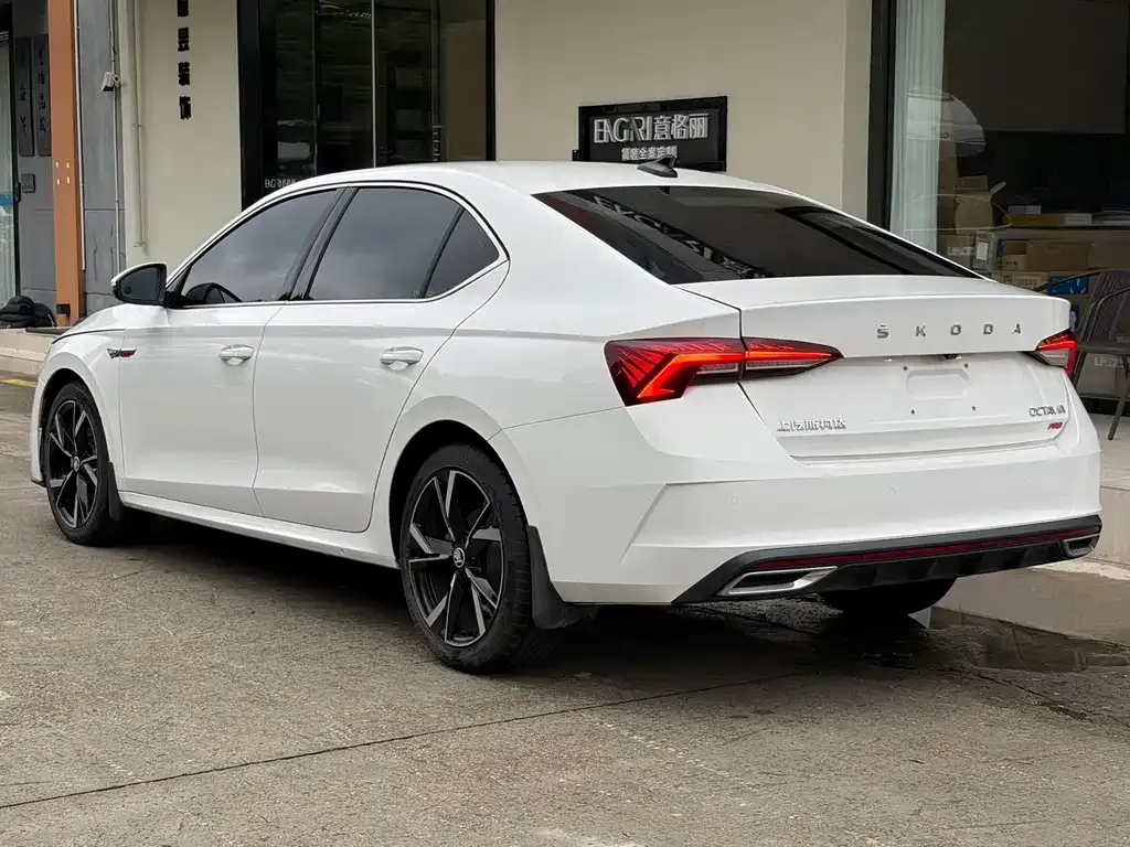 Skoda Octavia — фото 4