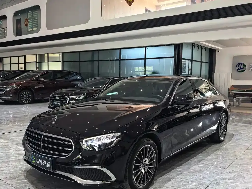 Mercedes-Benz E-Class — фото 1