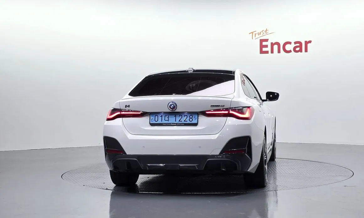 BMW i4 — фото 3