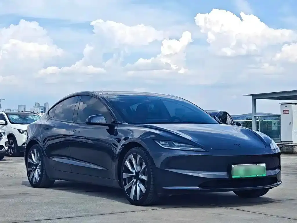 Tesla Model 3 — фото 4