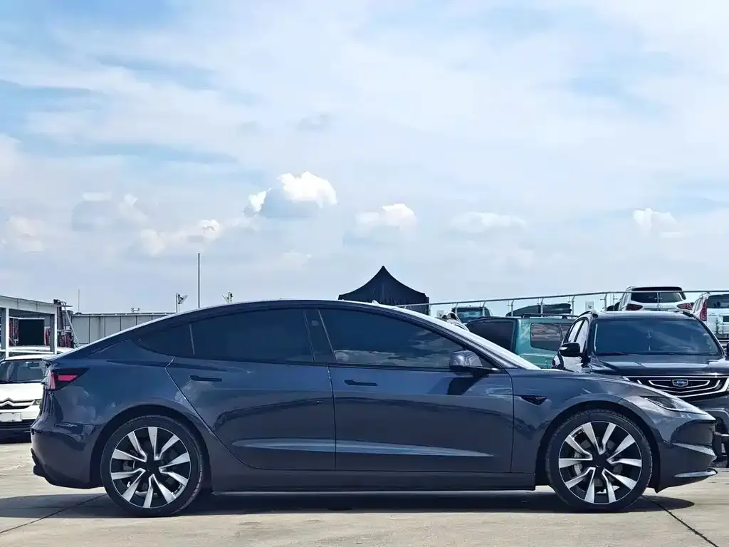 Tesla Model 3 — фото 3