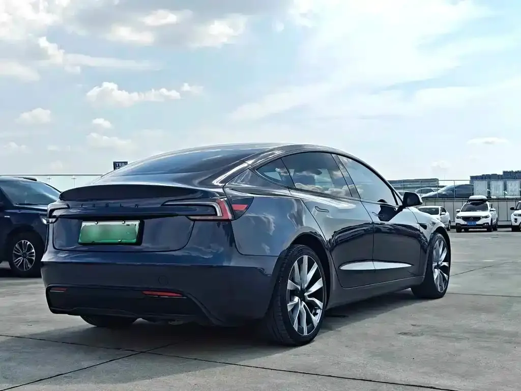 Tesla Model 3 — фото 8