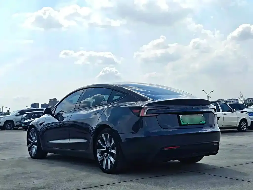 Tesla Model 3 — фото 7