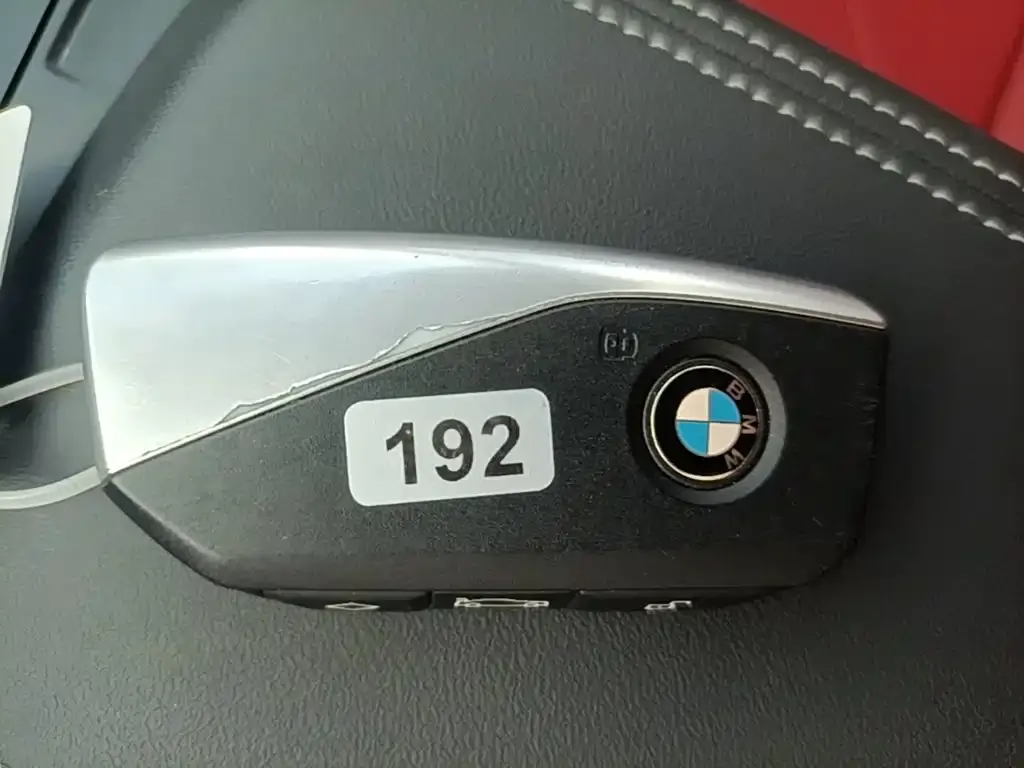 BMW iX1 — фото 2