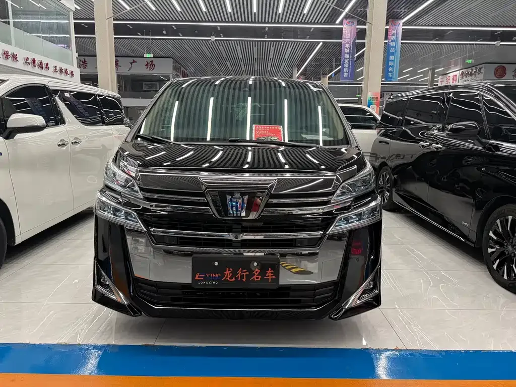 Toyota Vellfire — фото 1