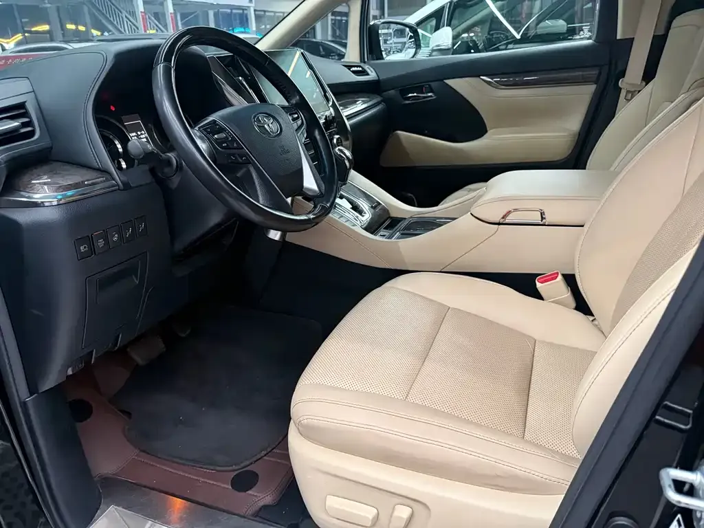 Toyota Vellfire — фото 2