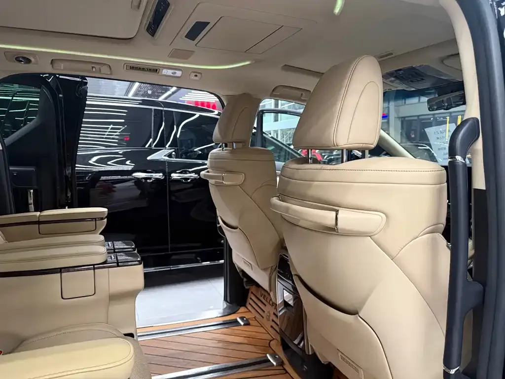Toyota Vellfire — фото 5