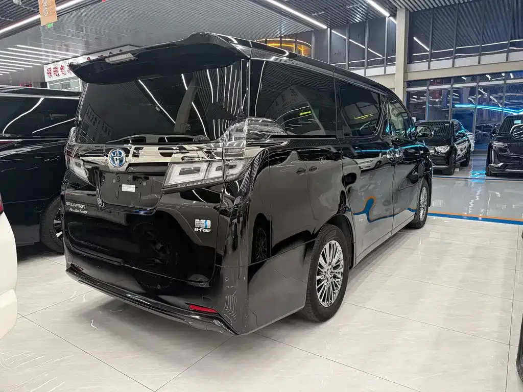 Toyota Vellfire — фото 6