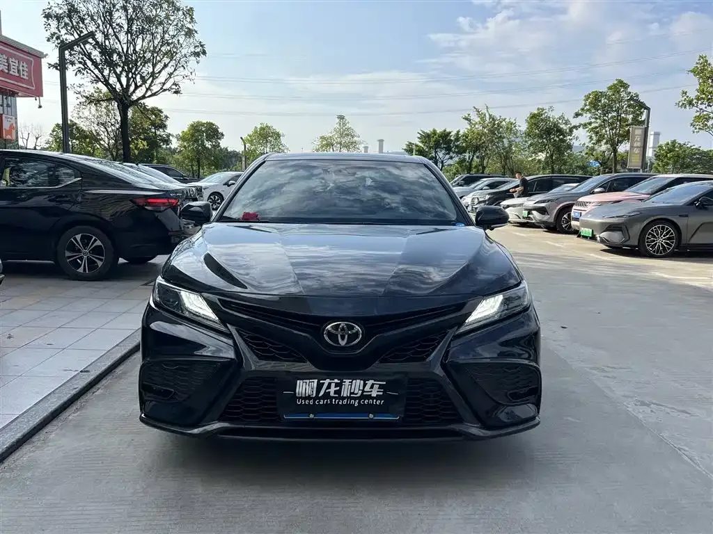 Toyota Camry — фото 8