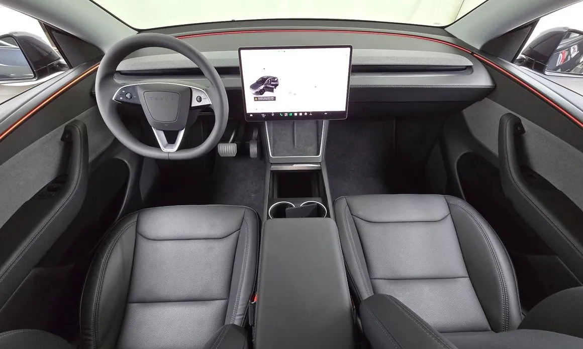 Tesla Model Y — фото 10
