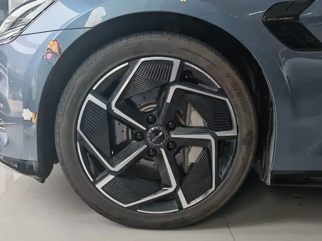 BYD Seal — фото 8