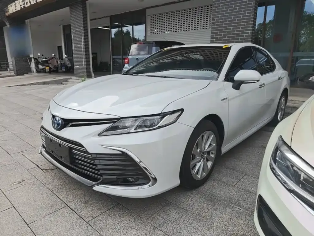 Toyota Camry — фото 10