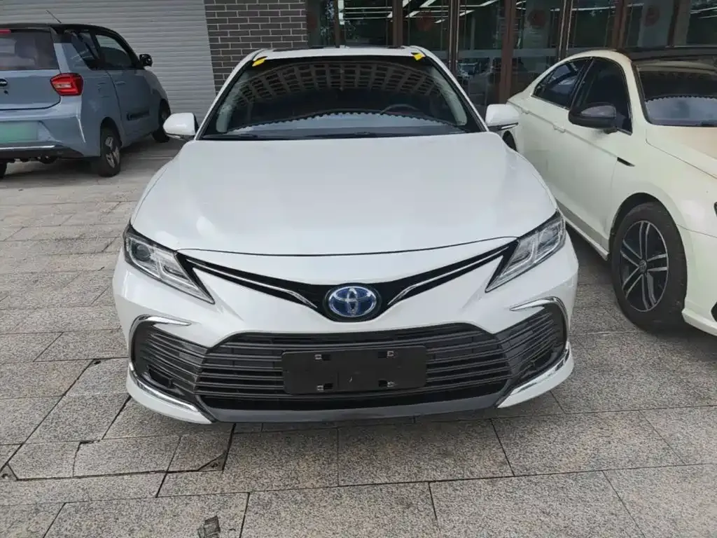 Toyota Camry — фото 2