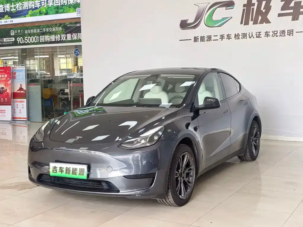 Tesla Model Y — фото 1