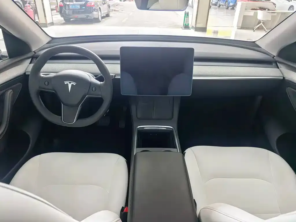 Tesla Model Y — фото 3