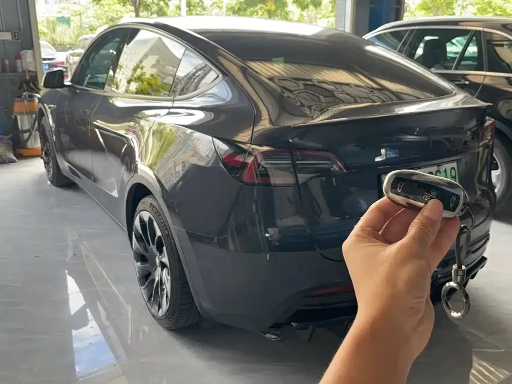 Tesla Model Y — фото 6