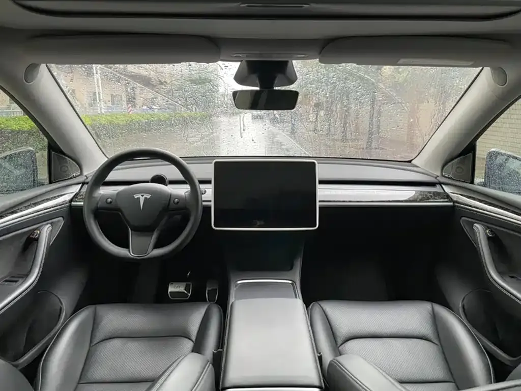 Tesla Model Y — фото 3