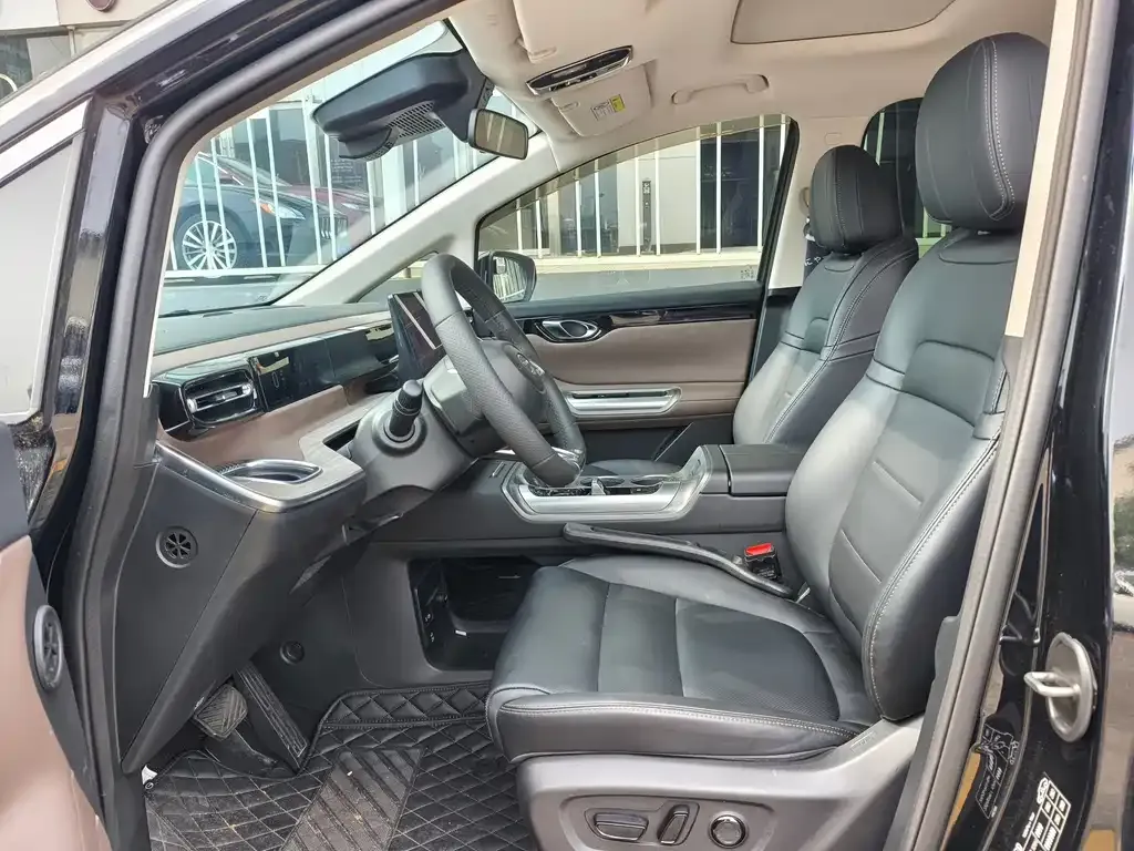 GAC Motor Trumpchi E8 — фото 10