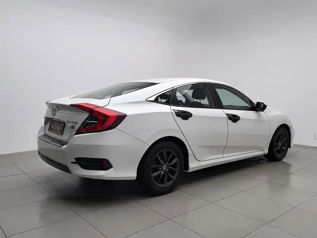Honda Civic — фото 10