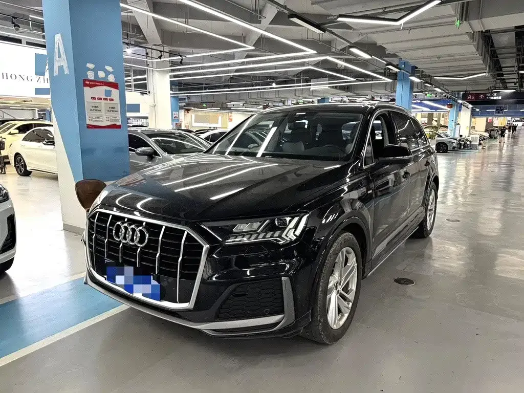 Audi Q7 — фото 1