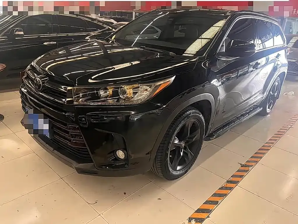 Toyota Highlander — фото 1