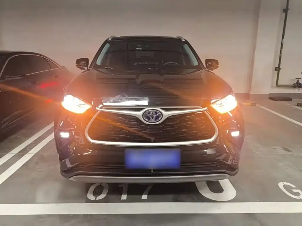 Toyota Highlander — фото 10