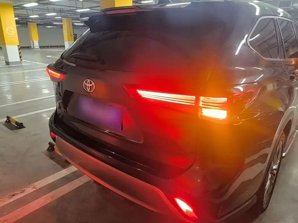 Toyota Highlander — фото 6