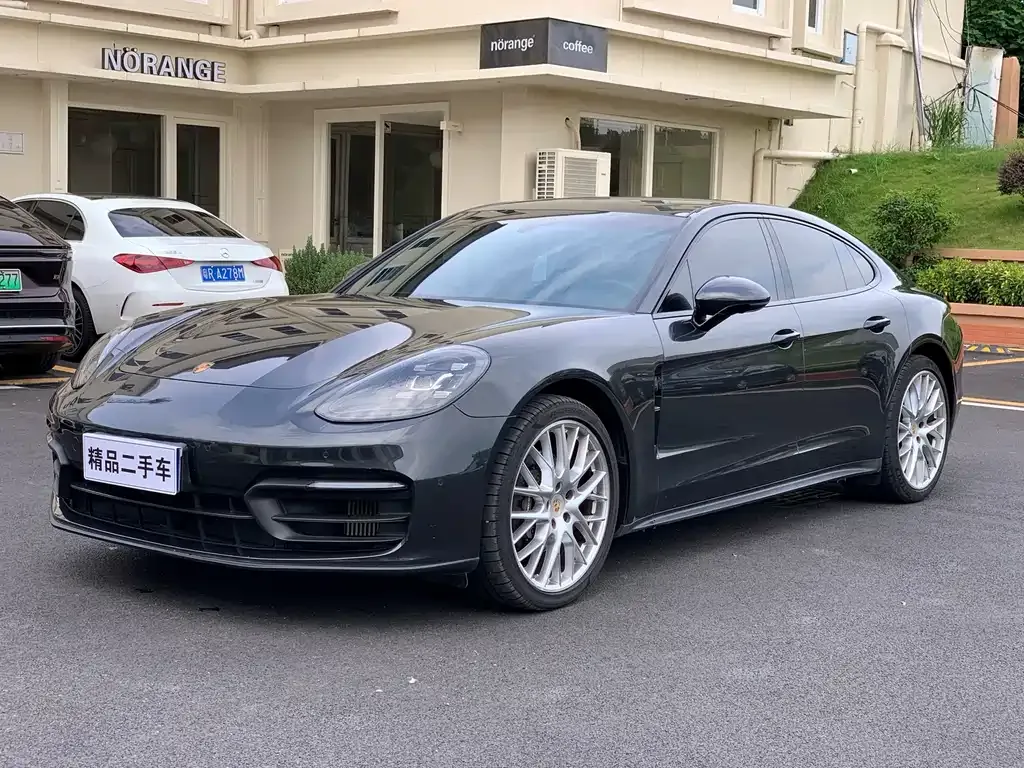 Porsche Panamera — фото 1