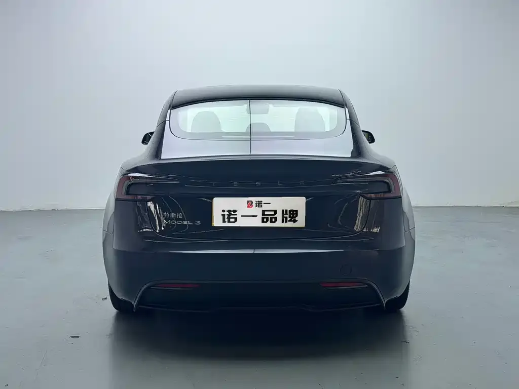 Tesla Model 3 — фото 8