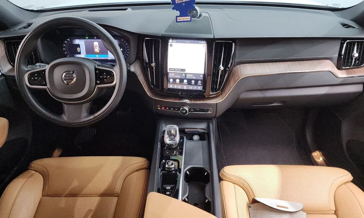 Volvo XC60 — фото 10