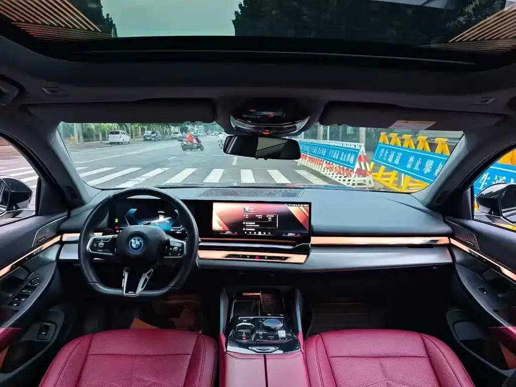BMW i5 — фото 8