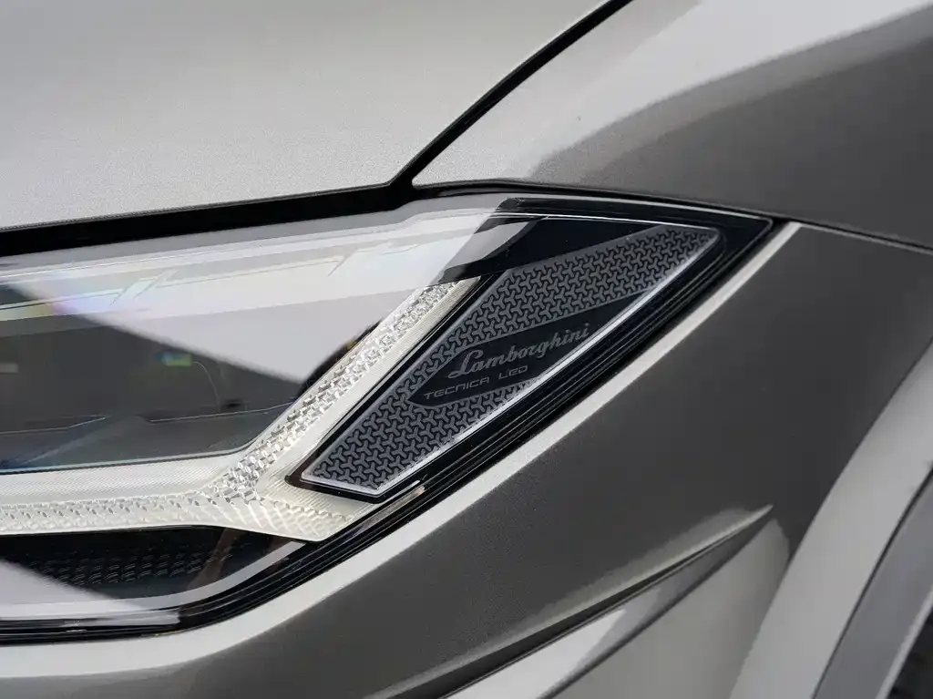Lamborghini Urus — фото 10