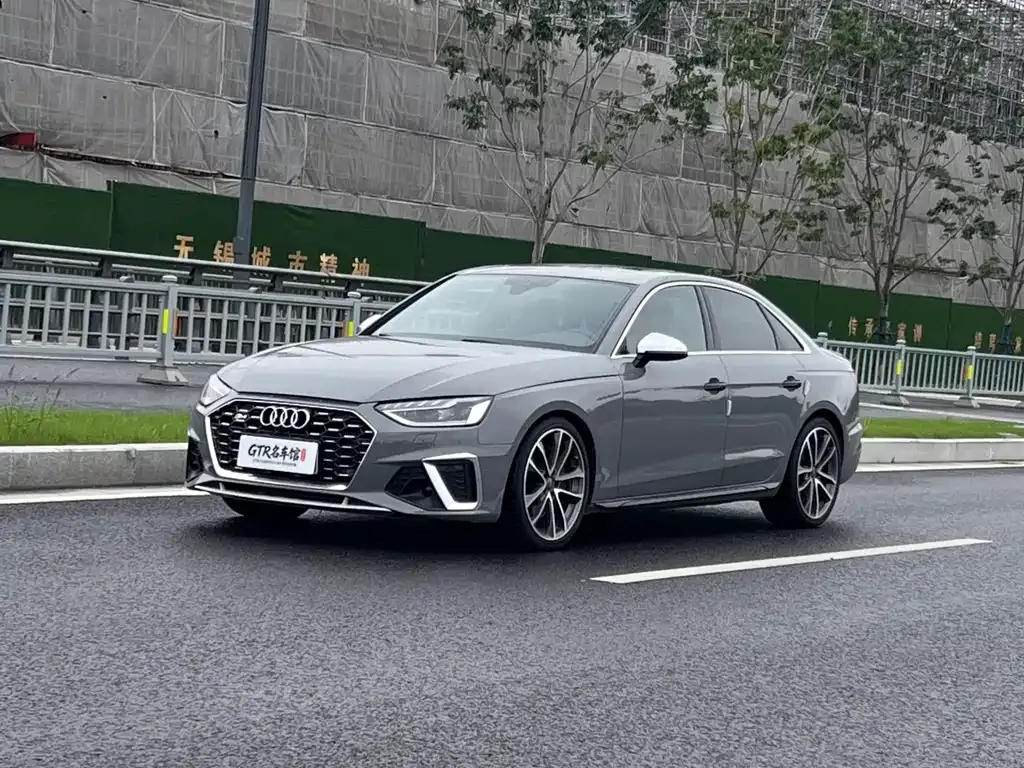 Audi S4 — фото 1