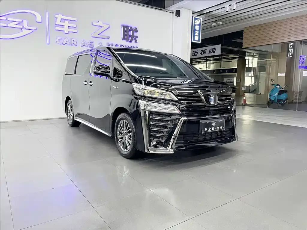 Toyota Vellfire — фото 1
