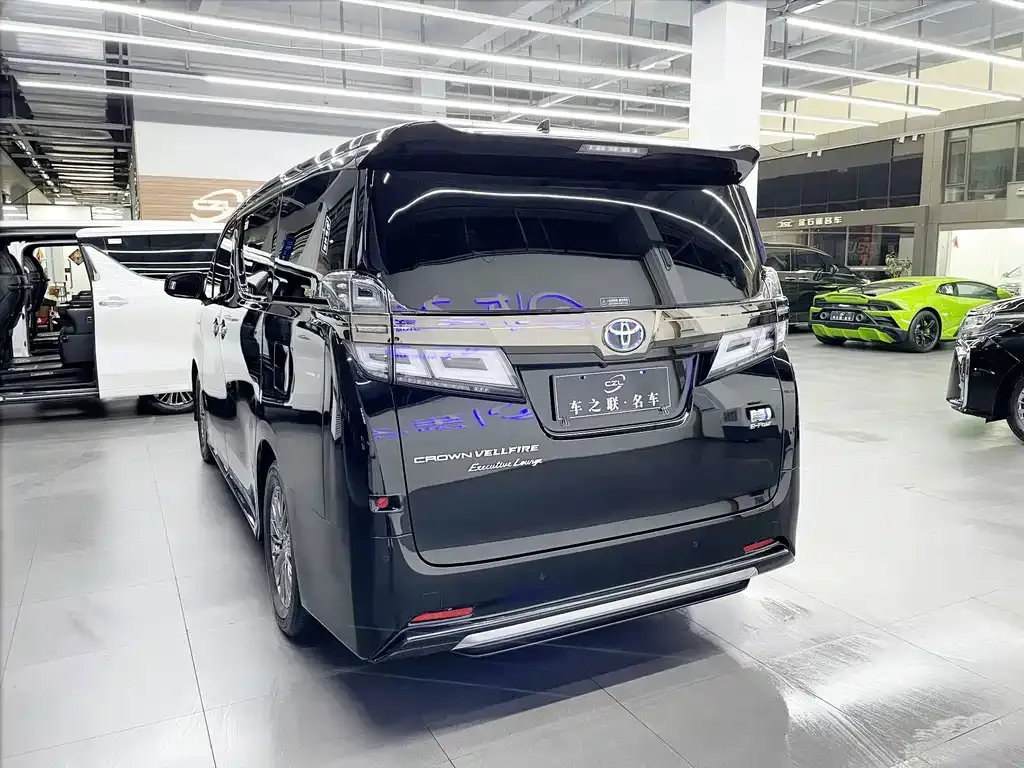 Toyota Vellfire — фото 2