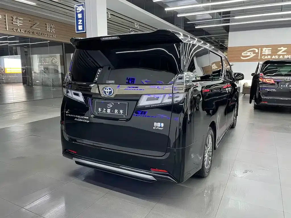 Toyota Vellfire — фото 5