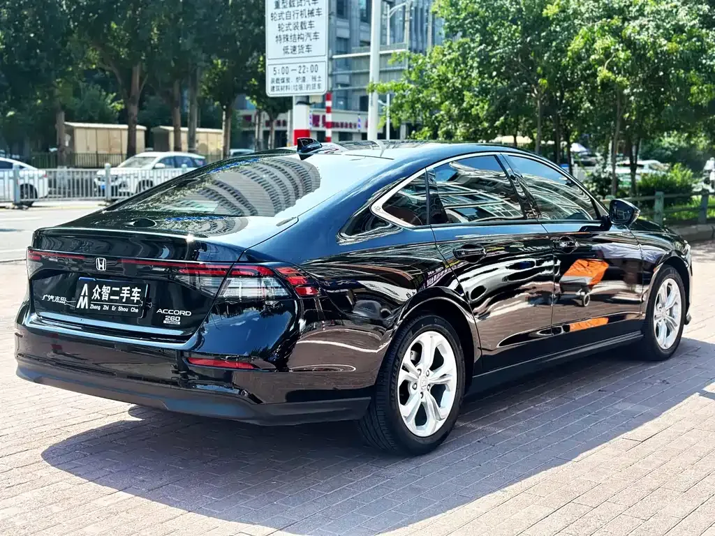 Honda Accord — фото 10