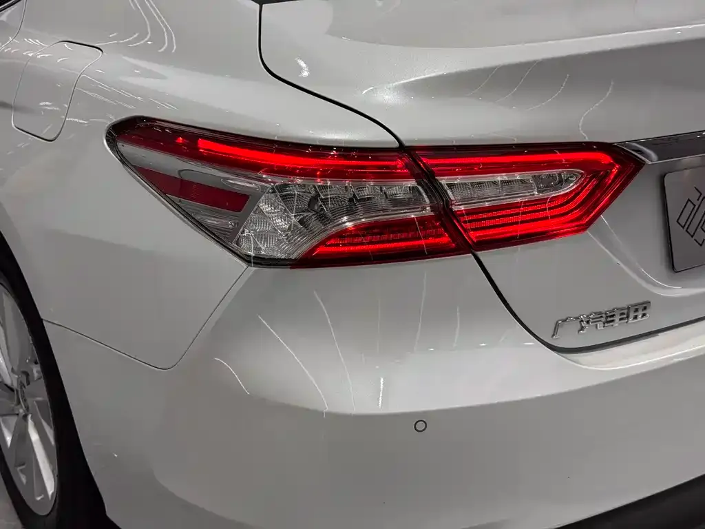 Toyota Camry — фото 7