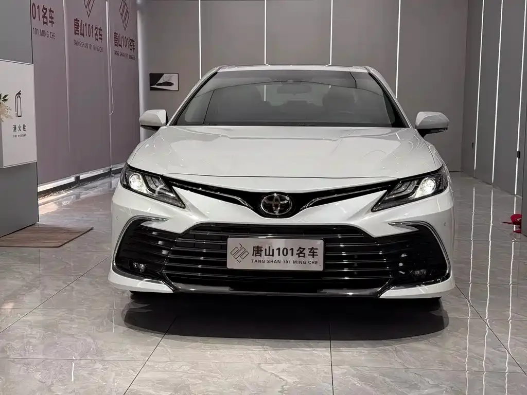 Toyota Camry — фото 6