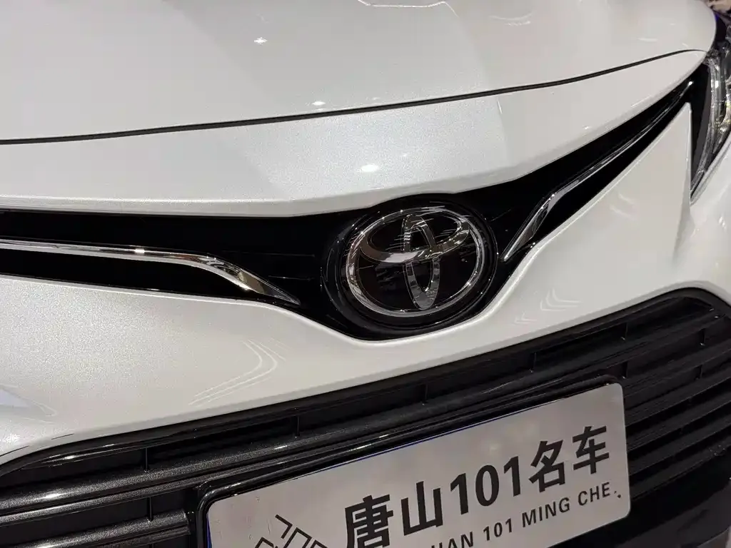 Toyota Camry — фото 10