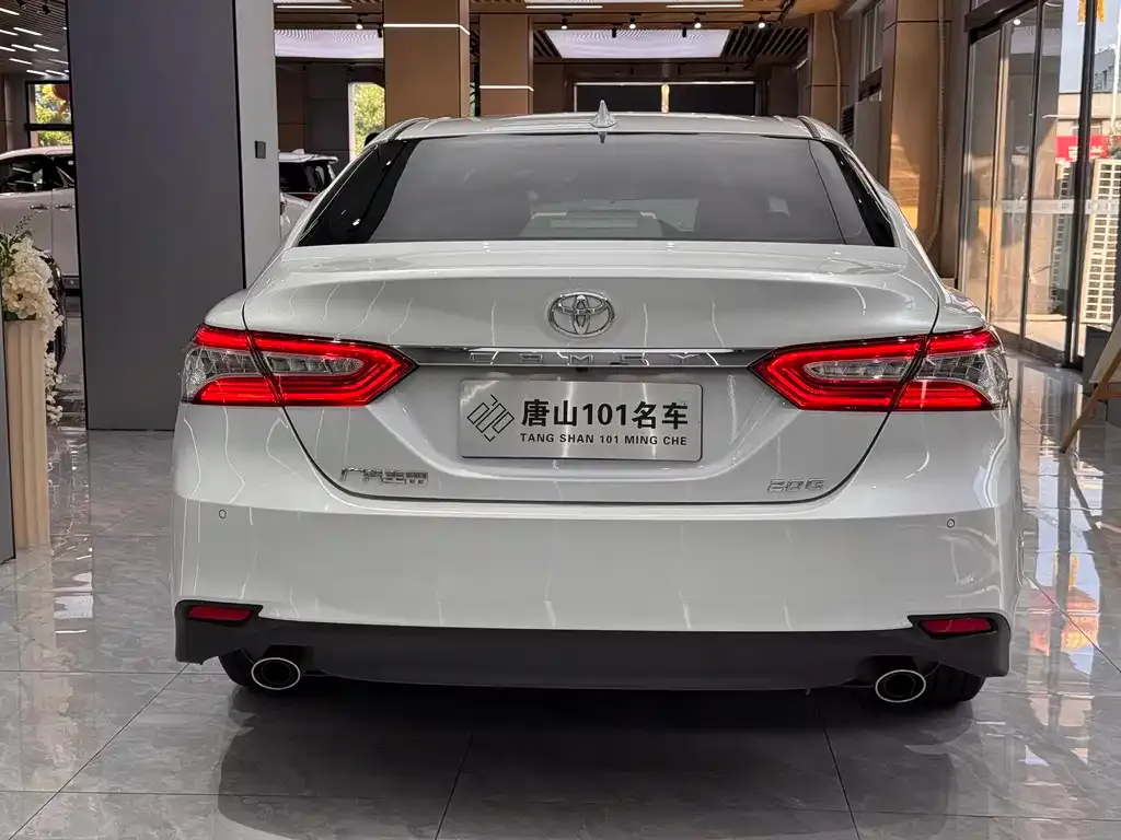 Toyota Camry — фото 8