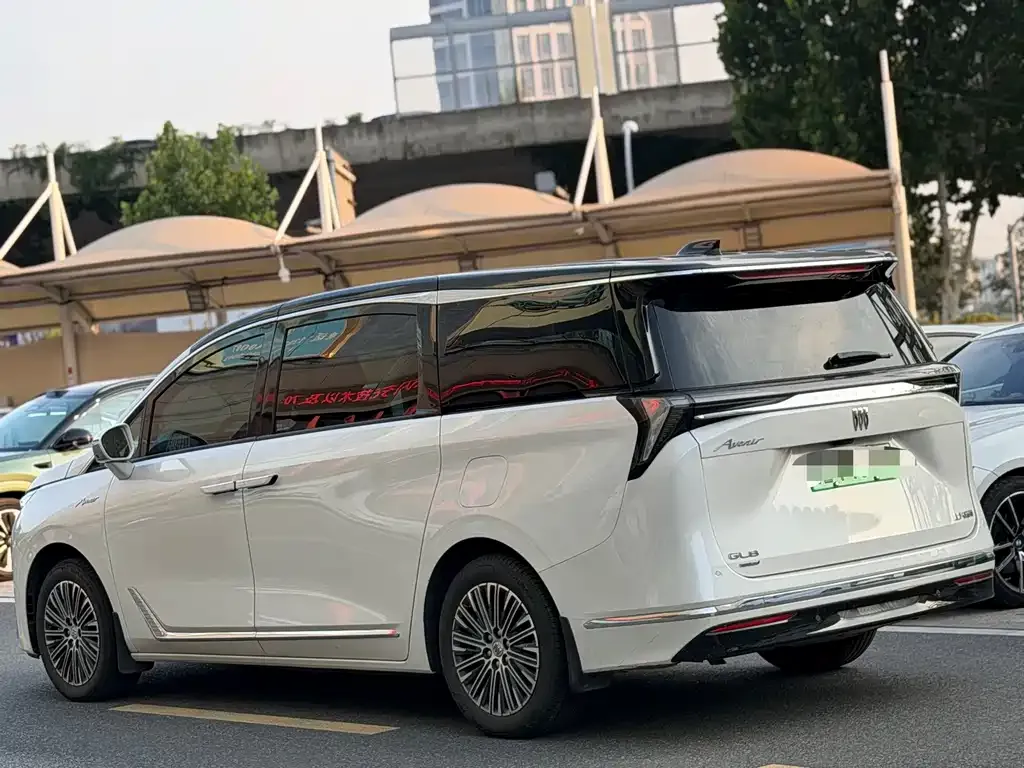 Buick GL8 Hybrid — фото 4