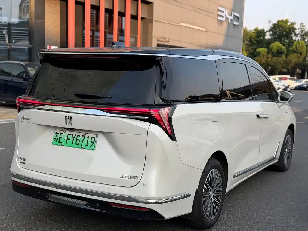 Buick GL8 Hybrid — фото 2