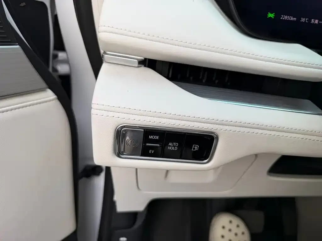 Buick GL8 Hybrid — фото 9