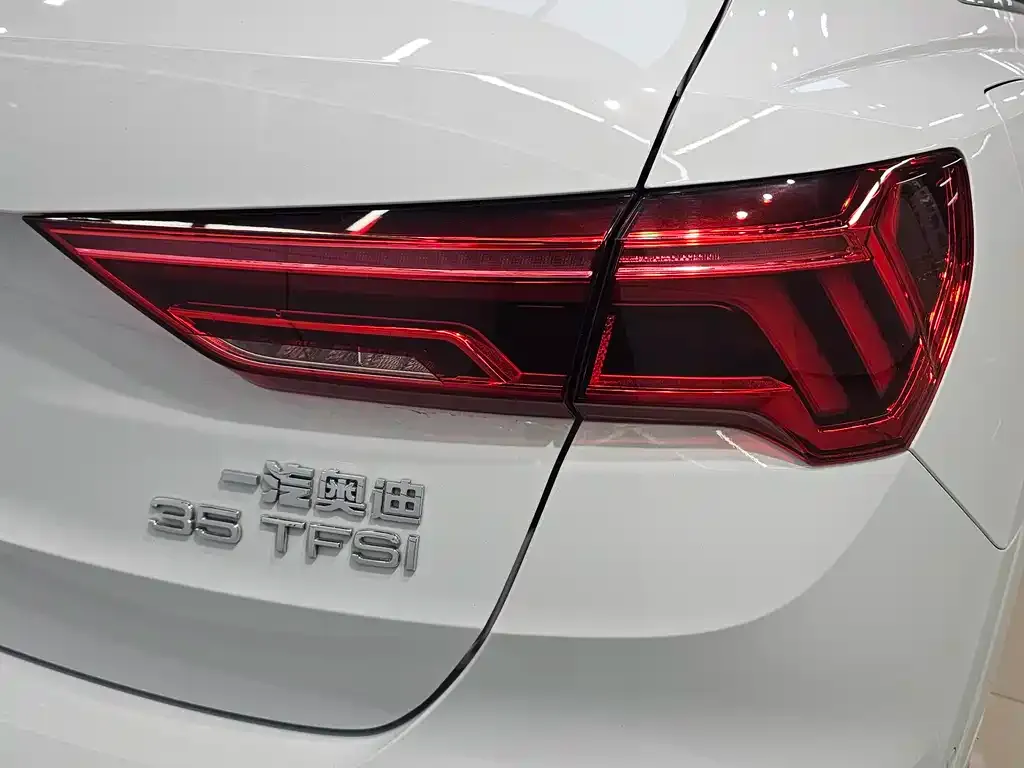 Audi Q3 — фото 7