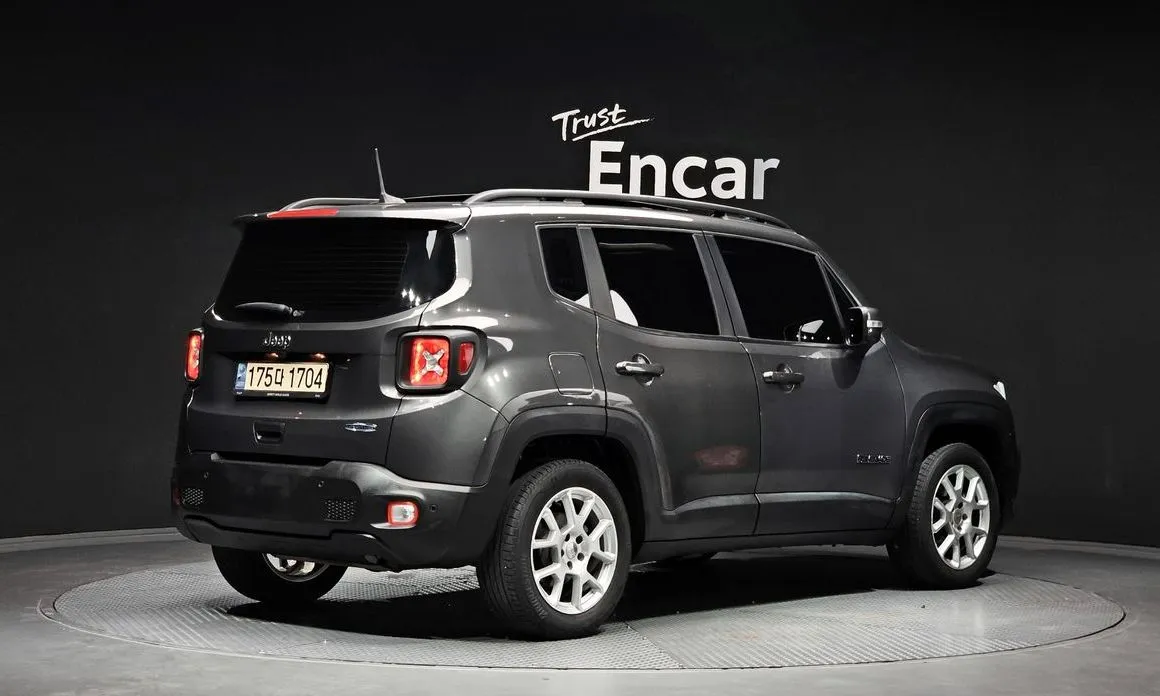 Jeep Renegade — фото 3
