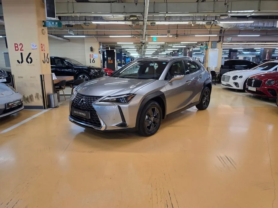 Lexus UX — фото 1